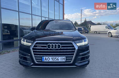 Позашляховик / Кросовер Audi Q7 2017 в 