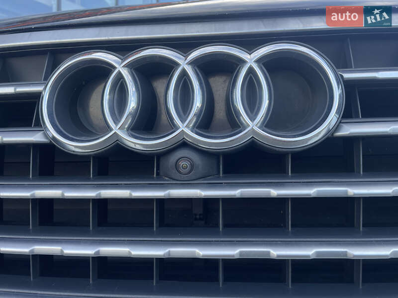 Внедорожник / Кроссовер Audi Q7 2017 в Ужгороде