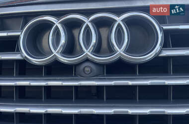 Позашляховик / Кросовер Audi Q7 2017 в 