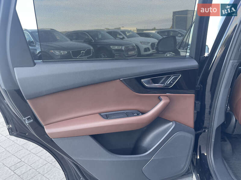 Внедорожник / Кроссовер Audi Q7 2017 в Ужгороде