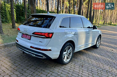 Позашляховик / Кросовер Audi Q7 2020 в 