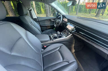 Позашляховик / Кросовер Audi Q7 2020 в 