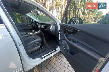 Позашляховик / Кросовер Audi Q7 2020 в 