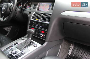 Позашляховик / Кросовер Audi Q7 2015 в 