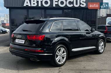 Позашляховик / Кросовер Audi Q7 2016 в 