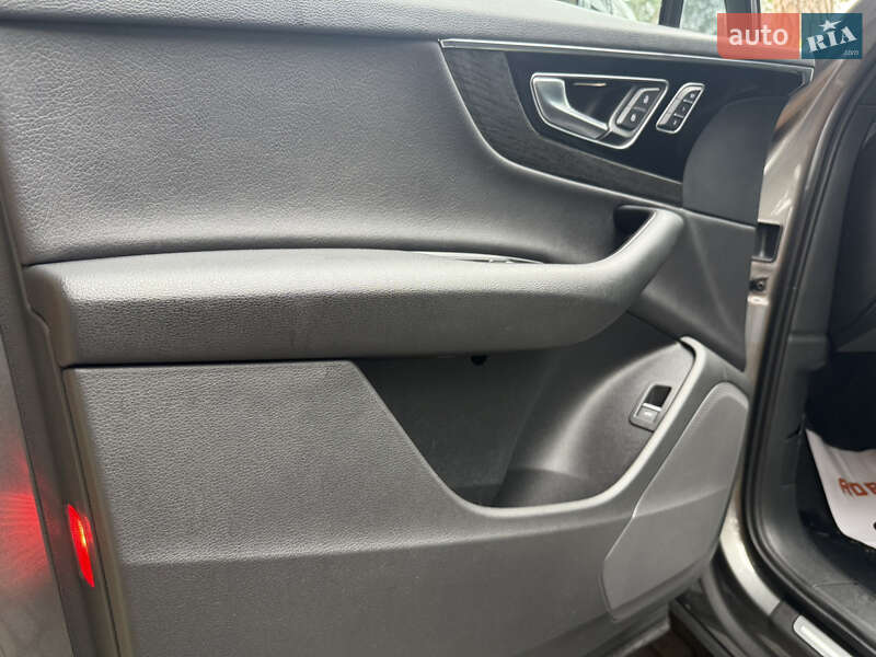 Позашляховик / Кросовер Audi Q7 2017 в Львові