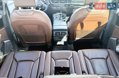 Внедорожник / Кроссовер Audi Q7 2017 в 