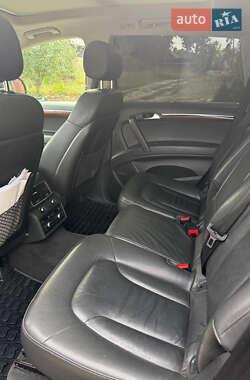 Позашляховик / Кросовер Audi Q7 2012 в 