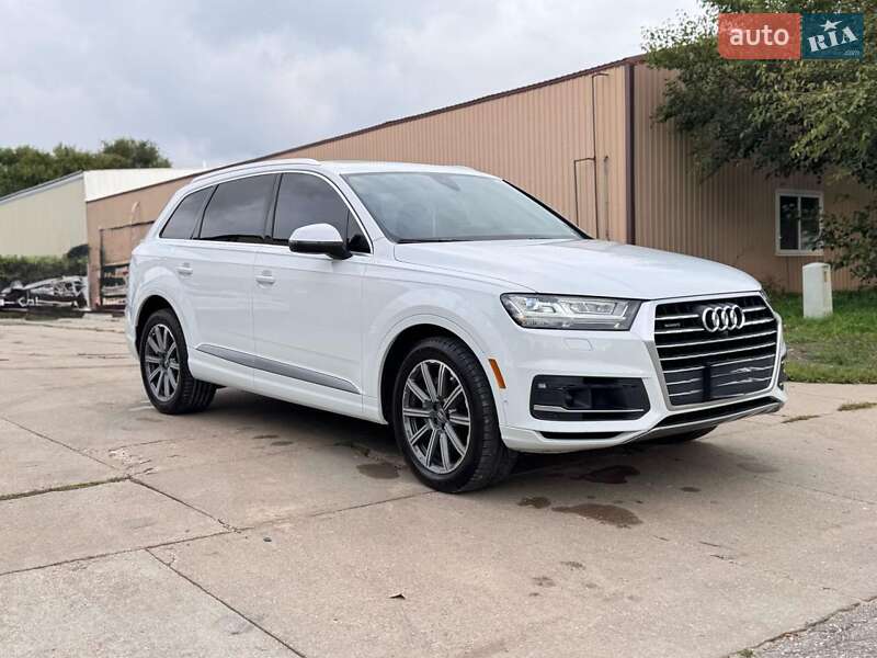 Позашляховик / Кросовер Audi Q7 2019 в 