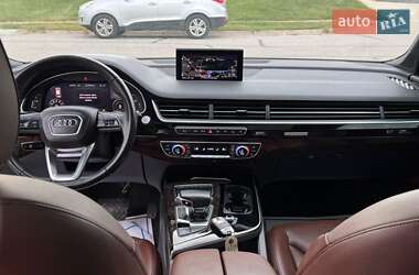 Позашляховик / Кросовер Audi Q7 2019 в 