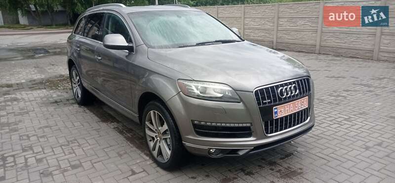 Позашляховик / Кросовер Audi Q7 2012 в 