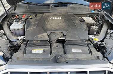 Внедорожник / Кроссовер Audi Q7 2021 в 