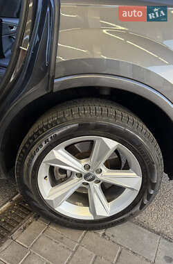 Внедорожник / Кроссовер Audi Q7 2020 в 