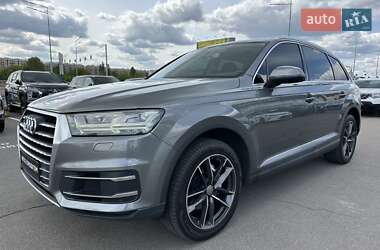 Внедорожник / Кроссовер Audi Q7 2016 в 