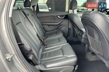 Внедорожник / Кроссовер Audi Q7 2016 в 