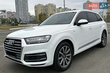 Позашляховик / Кросовер Audi Q7 2018 в 