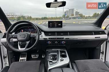 Позашляховик / Кросовер Audi Q7 2018 в 