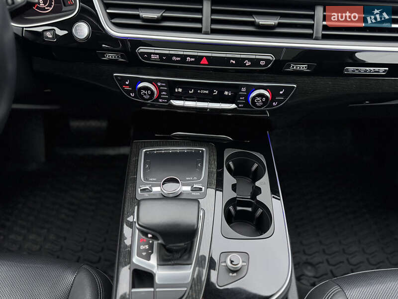Позашляховик / Кросовер Audi Q7 2018 в Луцьку
