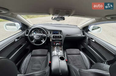 Позашляховик / Кросовер Audi Q7 2013 в 