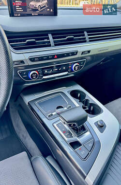 Внедорожник / Кроссовер Audi Q7 2017 в 