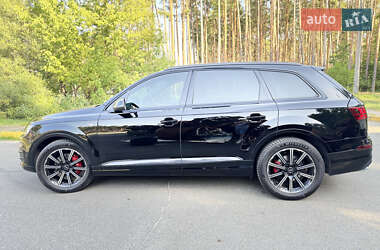 Внедорожник / Кроссовер Audi Q7 2017 в 