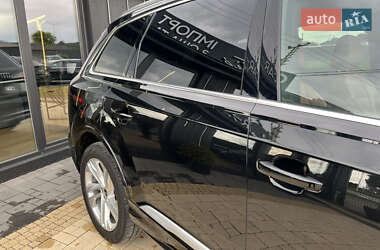 Позашляховик / Кросовер Audi Q7 2022 в 