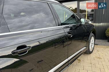 Позашляховик / Кросовер Audi Q7 2022 в 