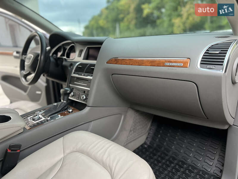 Позашляховик / Кросовер Audi Q7 2013 в Луцьку