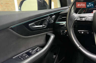 Позашляховик / Кросовер Audi Q7 2016 в 