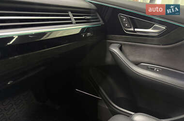Позашляховик / Кросовер Audi Q7 2016 в 