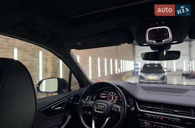 Позашляховик / Кросовер Audi Q7 2016 в 