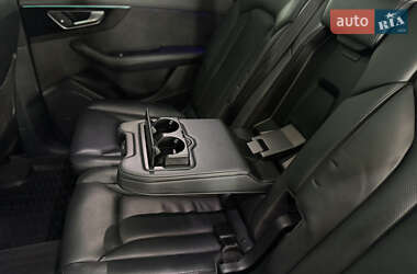 Позашляховик / Кросовер Audi Q7 2016 в 
