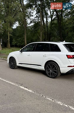 Позашляховик / Кросовер Audi Q7 2020 в 