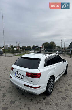 Позашляховик / Кросовер Audi Q7 2016 в 