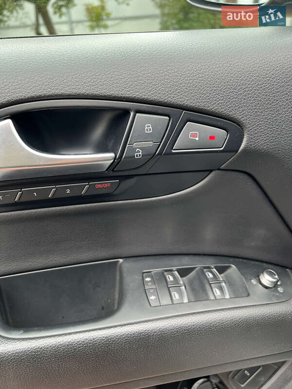 Позашляховик / Кросовер Audi Q7 2012 в Києві