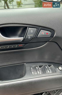 Позашляховик / Кросовер Audi Q7 2012 в 