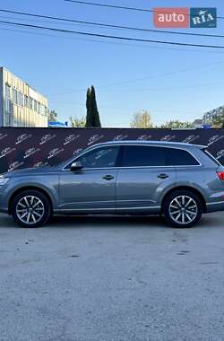 Позашляховик / Кросовер Audi Q7 2016 в 