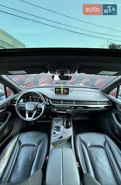 Позашляховик / Кросовер Audi Q7 2016 в 