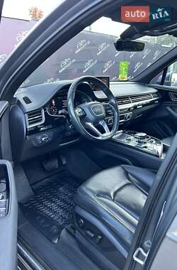 Позашляховик / Кросовер Audi Q7 2016 в 