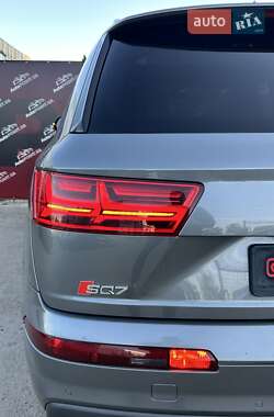 Позашляховик / Кросовер Audi Q7 2016 в 