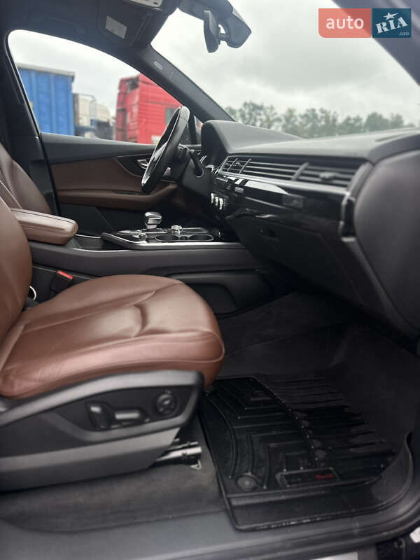Внедорожник / Кроссовер Audi Q7 2017 в Радивилове