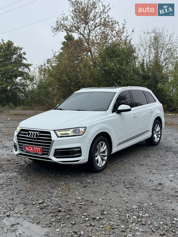 Позашляховик / Кросовер Audi Q7 2018 в 