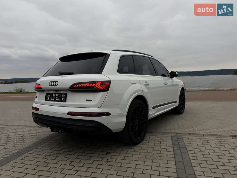 Позашляховик / Кросовер Audi Q7 2020 в Новояворівську