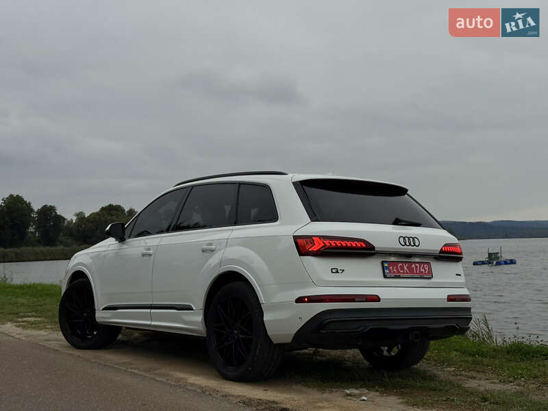 Позашляховик / Кросовер Audi Q7 2020 в Новояворівську