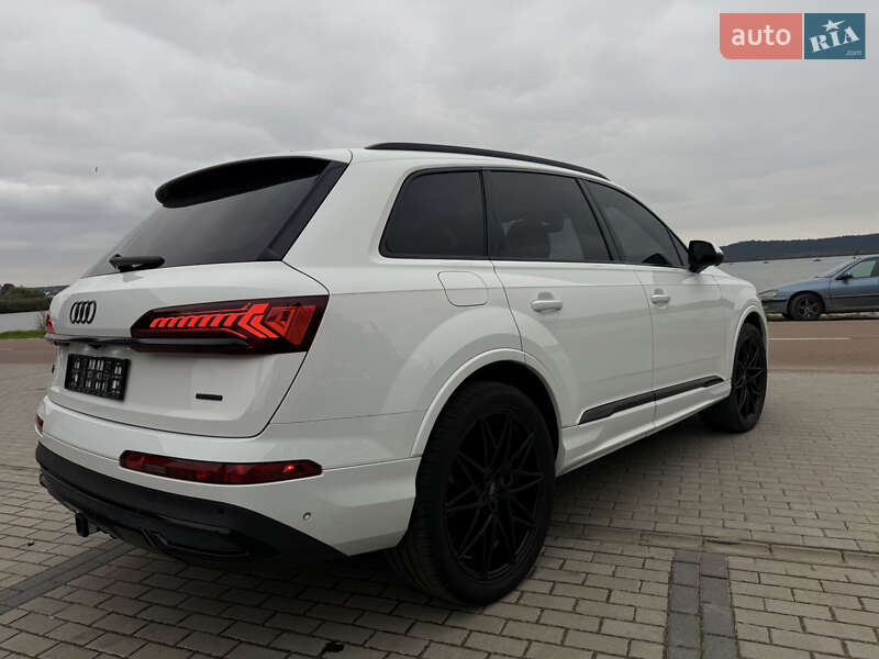Позашляховик / Кросовер Audi Q7 2020 в Новояворівську