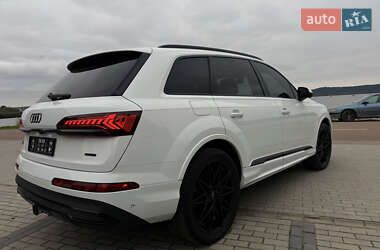Позашляховик / Кросовер Audi Q7 2020 в 