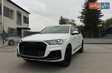 Позашляховик / Кросовер Audi Q7 2020 в 