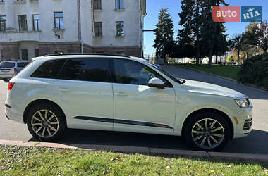 Позашляховик / Кросовер Audi Q7 2019 в 