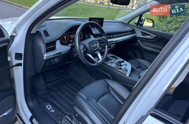 Позашляховик / Кросовер Audi Q7 2019 в 