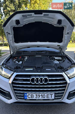 Позашляховик / Кросовер Audi Q7 2019 в 